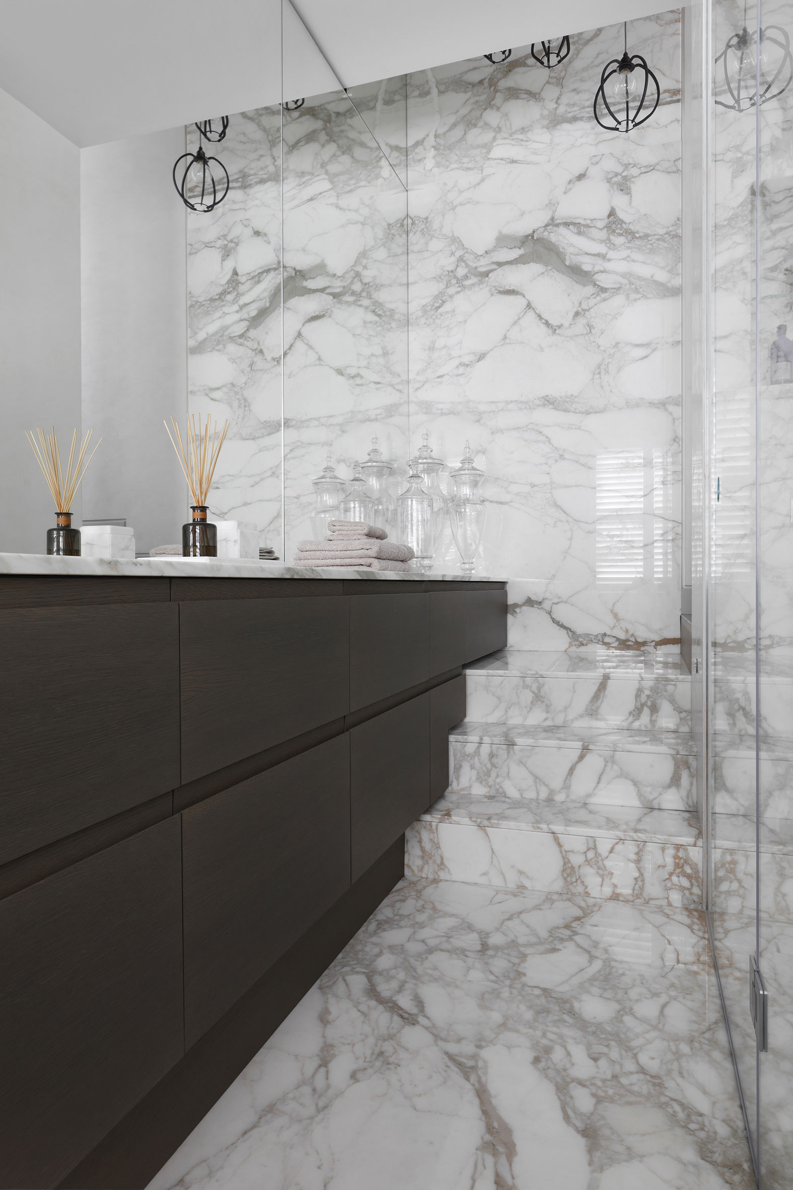mwai chelsea master bathroom book matched calucatta marble