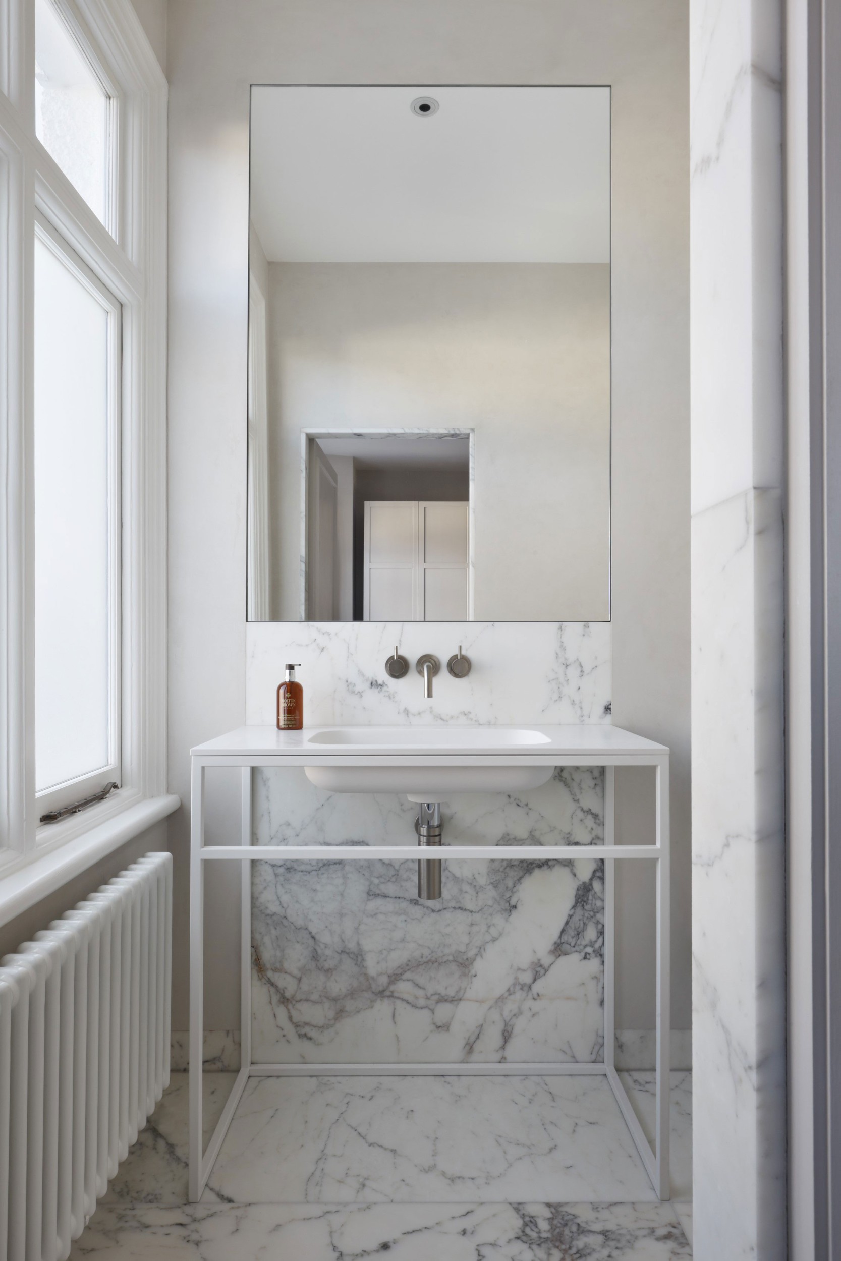 mwai ensuite marble white bespoke vanity