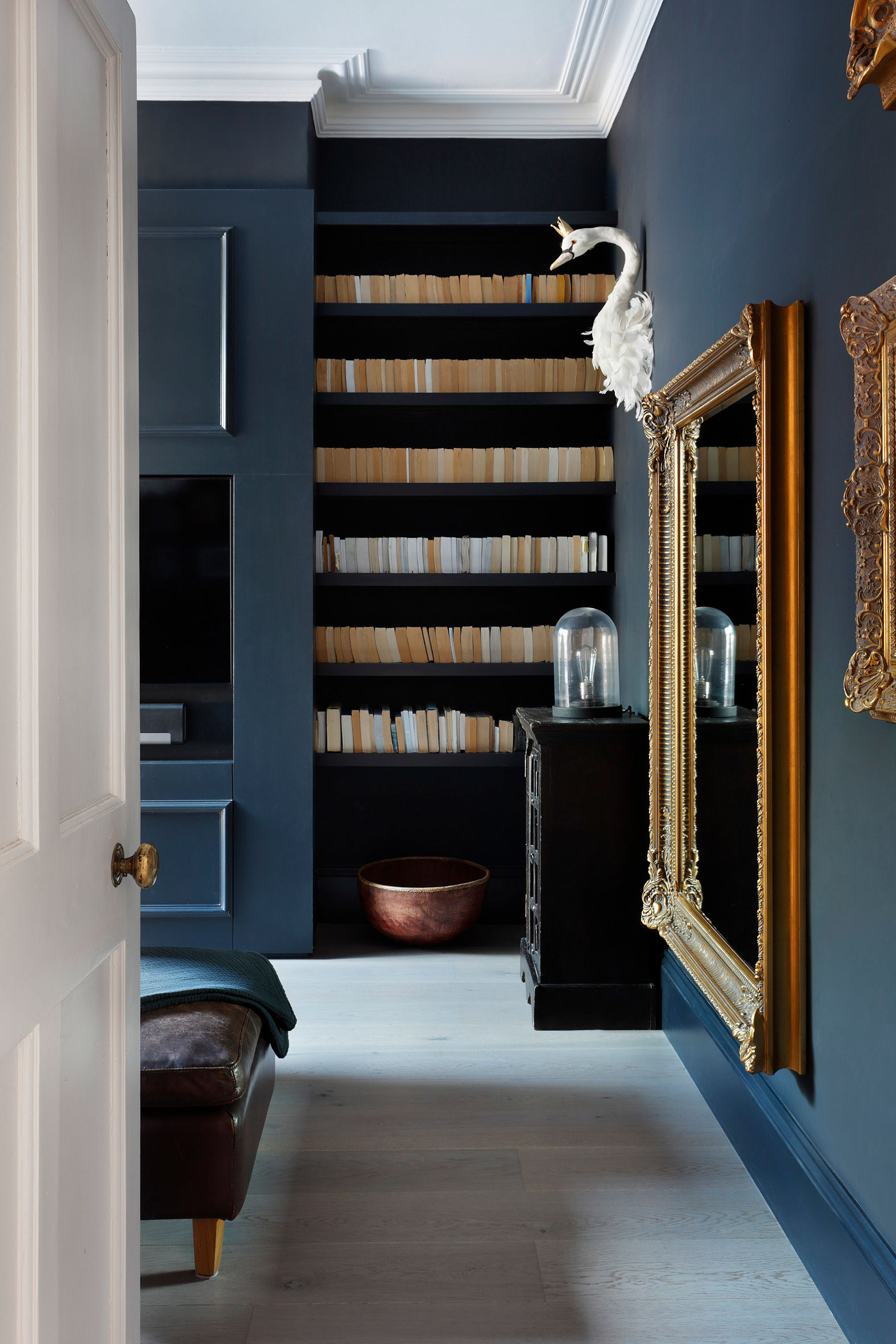 mwai medi room black graphic books