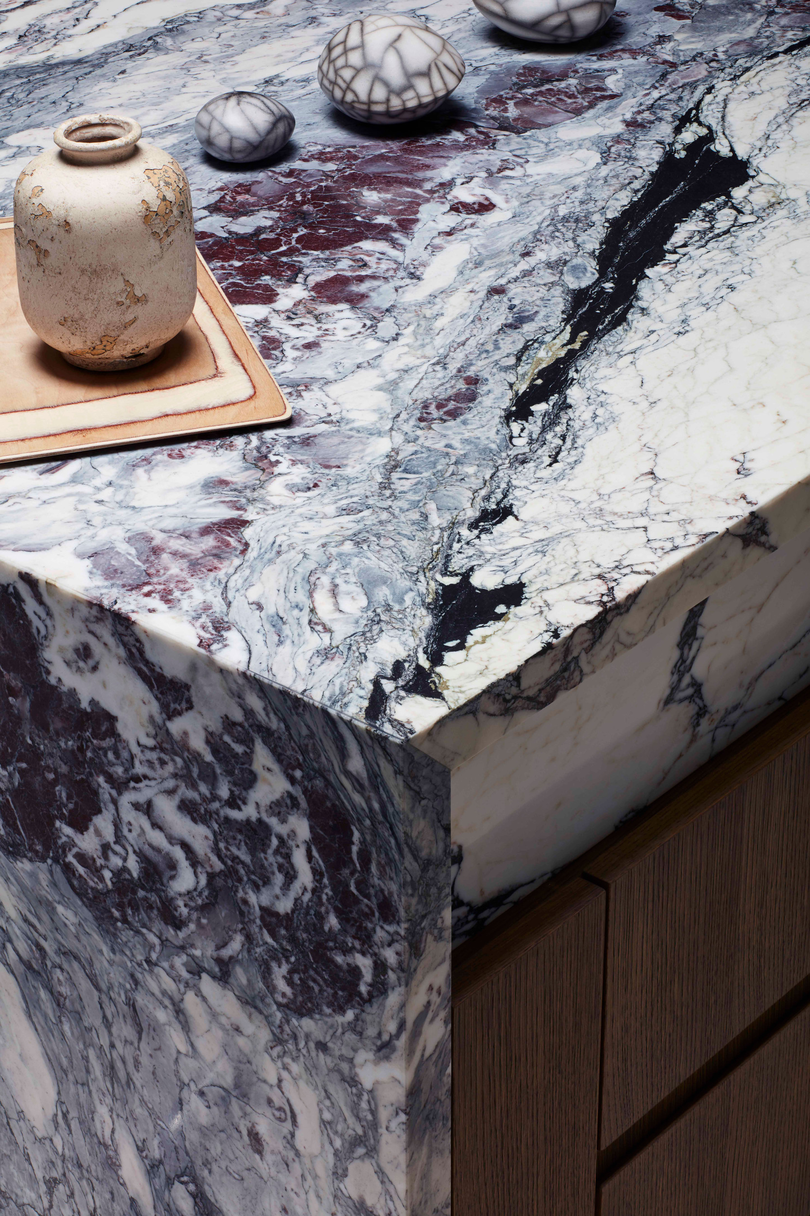 mwai hampstead kitchen marble handle detail lanserring bespoke
